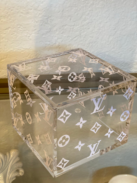 Mono lucite box